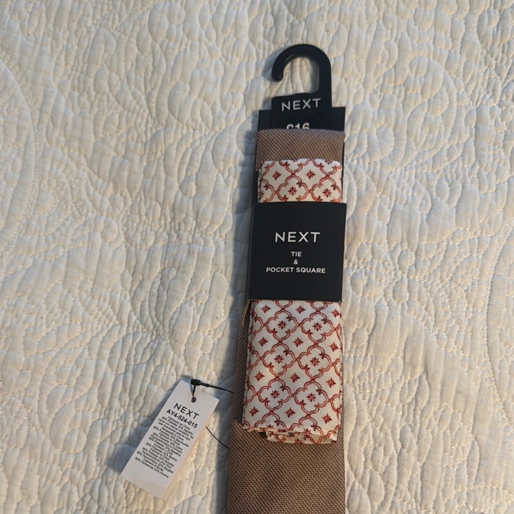 Next Men's Brown and Red Tie and Pocket Square Set